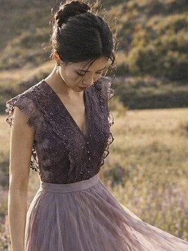 Vì sao váy áo màu xanh và tím lại lên ngôi trong tủ đồ phái đẹp?