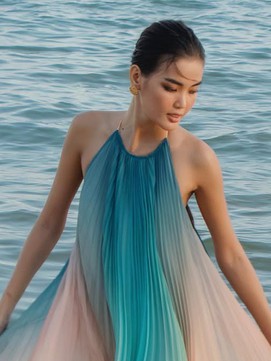 Khai mở nét kiêu kỳ từ trang phục xếp ly
