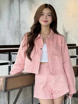 Yêu chiều bản thân với những trang phục sắc hồng ngọt ngào