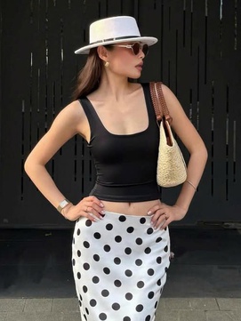 Chân váy satin phối ren điệu đà cho ngày mới thêm phần dịu dàng