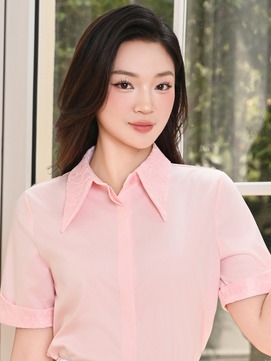 Tự tin, sang trọng hơn khi diện sơ mi lụa, sơ mi tay bồng