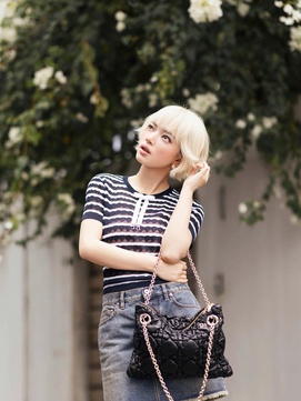 Làm mới diện mạo với áo họa tiết kẻ sọc cuốn hút