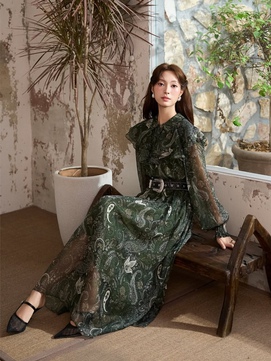Đánh thức thị giác ngày hè bằng trang phục họa tiết paisley