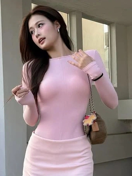 Diện chân váy chuẩn 'gu' cho ngày hè thêm phá cách
