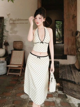 Tự tin tỏa sáng mọi góc nhìn cùng trang phục chấm bi