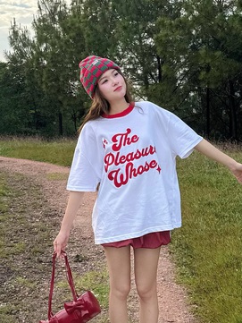 Phá vỡ sự đơn điệu với áo oversized đầy ngẫu hứng