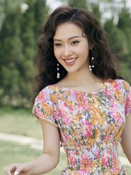 Mang chút lãng mạn vào tủ đồ cùng họa tiết hoa lá
