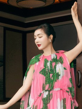 Nhan sắc cuốn hút của Hoa hậu Giáng My ở tuổi U.60