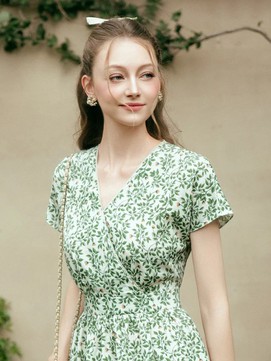 Sức hút từ vẻ đẹp không tuổi của chiếc váy hoa cổ điển