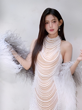 Váy đính ngọc trai tôn nét đẹp cổ điển đầy sang trọng 