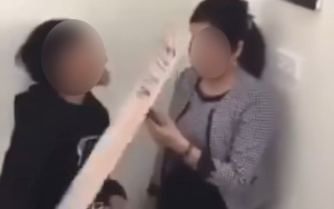 Học sinh bao vây, ném dép vào cô giáo: Người trẻ lo lắng về nghiệp sư phạm