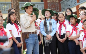 Con trai Đại tướng Võ Nguyên Giáp nói chuyện với 'Chiến sĩ nhỏ Điện Biên'