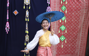 Thai Festival 2025 trở lại, giới trẻ mặc trang phục và đổ xô ăn đồ Thái