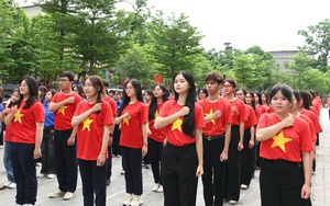 Người trẻ cả nước đồng loạt chào cờ trước giờ khai mạc Đại hội XIV của Đảng