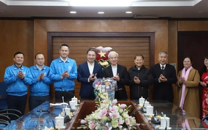 Linh mục Giuse Trần Xuân Mạnh chúc tết Hội Liên hiệp thanh niên Việt Nam