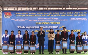 Tuổi trẻ Mặt trận Tổ quốc mang mùa xuân ấm áp về xã biên giới Hạ Lang