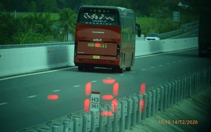 Cao tốc TP.HCM - Vân Phong đông đột biến, CSGT phạt loạt xe quá tốc độ