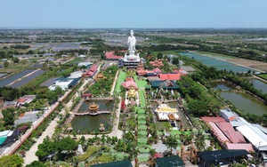 Ngôi chùa miền Tây có tượng Quan Âm cao 71 m, đẹp như chốn tiên cảnh