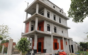 Chuyện về người đàn ông mù bán tăm xây nhà hơn 4 tỉ cho con