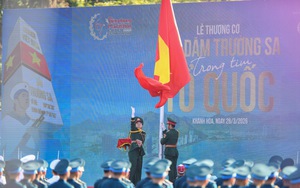 Xúc động lễ thượng cờ 'Vạn dặm Trường Sa - Trong tim Tổ quốc'