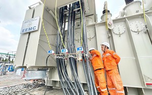 Chiếc đèn treo ngược và nỗi sợ 'hút người' của bà