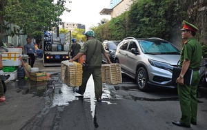 Người dân TP.HCM bức xúc vì mùi hôi từ điểm bán gia cầm, phường ra quân xử lý