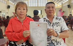 Lần đầu có căn cước công dân, người đàn ông bật khóc: 'Tôi sẽ cưới vợ'