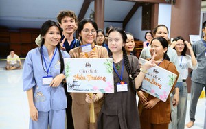 Đi chùa mùa Phật đản: 'Sống vậy đã bình an chưa?'