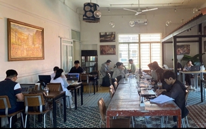 'Biến' quán cà phê thành... văn phòng di động: Đừng quá lạm dụng