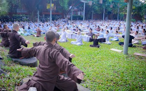 Mùa Phật đản: Bài học 'buông bỏ cái tôi' của những người trẻ gồng mình sống ảo