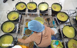 20.000 chiếc bánh xèo chay miễn phí 'ra lò' mỗi ngày tại chùa Hoằng Pháp