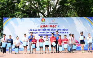 Dạy bơi miễn phí cho thiếu nhi Hà Nội