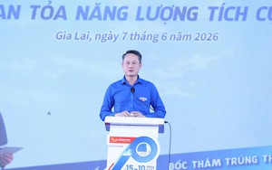 Thanh niên công nhân được khám bệnh, cấp phát thuốc miễn phí