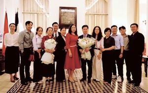 Học trò, luật sư chúc mừng Giáo sư Đỗ Văn Đại nhận huân chương Cành cọ Hàn lâm