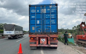 Quên một thao tác khi dừng xe trên cao tốc, tài xế container mất 13 triệu đồng