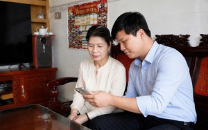Cha mẹ đưa con vào đời, con giúp cha mẹ bước vào thế giới số
