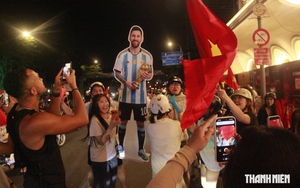 Đêm không ngủ sau chiến thắng ASEAN Cup: ‘Messi’ cũng ra đường ‘đi bão’