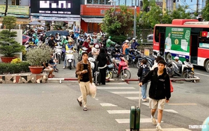 Dòng người rời thành phố, hối hả về quê nghỉ lễ 2.9