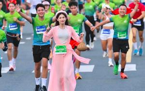 'Cô Tấm' xinh đẹp xuất hiện trên đường chạy, thu hút nhiều ánh nhìn