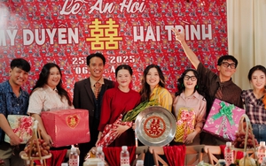 Cặp đôi làm lễ ăn hỏi như thời ba mẹ, bạn bè tặng cái mâm, bịch đường