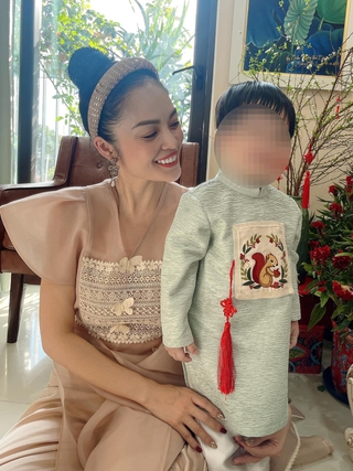 Dương Cẩm Lynh đăng ảnh đón năm mới bên con trai sau biến cố
