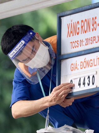 Giá xăng tăng gần 1.000 đồng/lít trong kỳ 'điều hành bất thường' tối nay