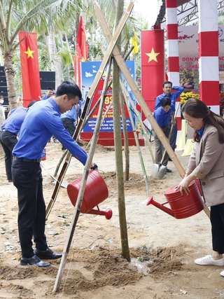 Tết trồng cây để bảo vệ môi trường