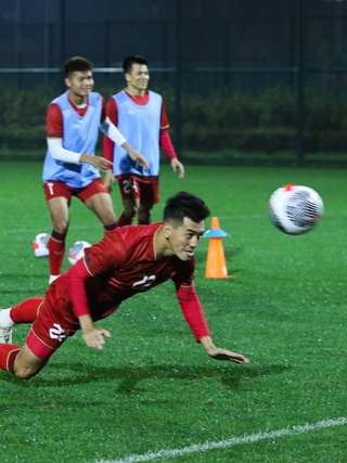 FIFA trả lời VFF trường hợp của Tiến Linh sau tấm thẻ đỏ ở Trung Quốc