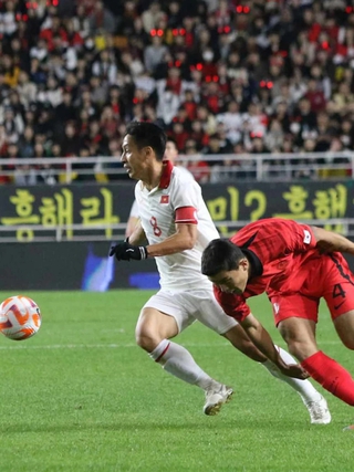 HLV Troussier: 'Tôi không muốn nhìn vào bảng tỷ số’