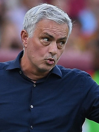 HLV Mourinho giải thích lý do nhận thẻ đỏ trong trận AS Roma thắng Monza
