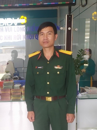 1,5 tỉ bất ngờ 'ting ting' vào tài khoản, thượng úy quân đội tìm người trả lại