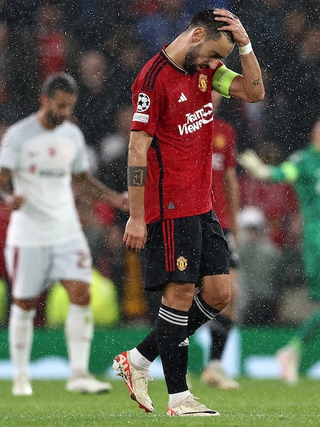 M.U đối mặt bị loại sớm tại Champions League sau cơn ác mộng Old Trafford