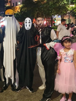 Đừng chơi Halloween theo kiểu làm lố, phản cảm độc hại