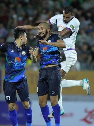Tại sao ban tổ chức V-League đề nghị kỷ luật tăng nặng hậu vệ đội Bình Dương?